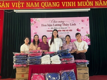 Hoa hậu Lương Thùy Linh làm điều đặc biệt cùng mẹ trong ngày sinh nhật tuổi 26