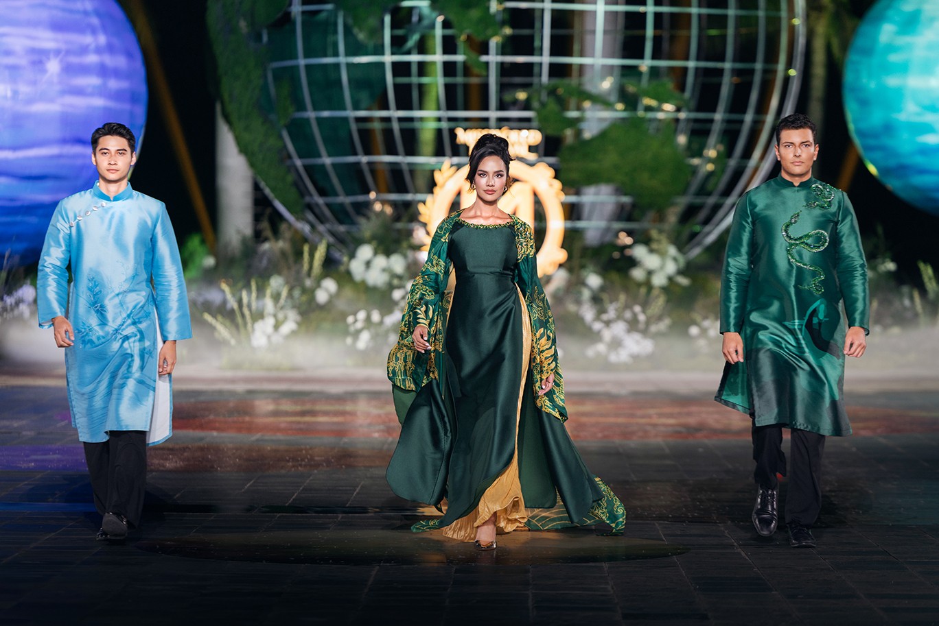 111 thí sinh 'Miss World' kể câu chuyện văn hóa việt qua thời trang