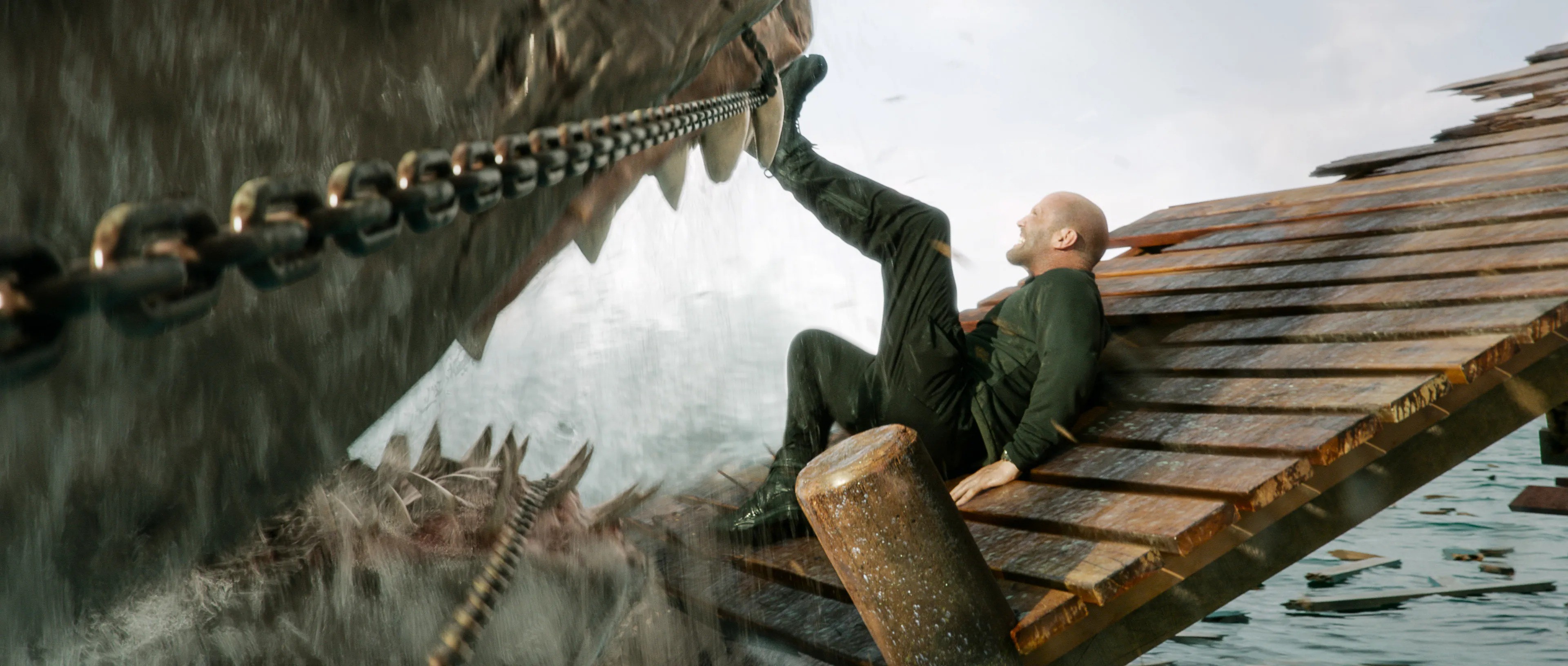Siêu sao hành động Jason Statham tái xuất với siêu phẩm mới, 'đạp gió rẽ sóng' màn ảnh dịp lễ 2/9