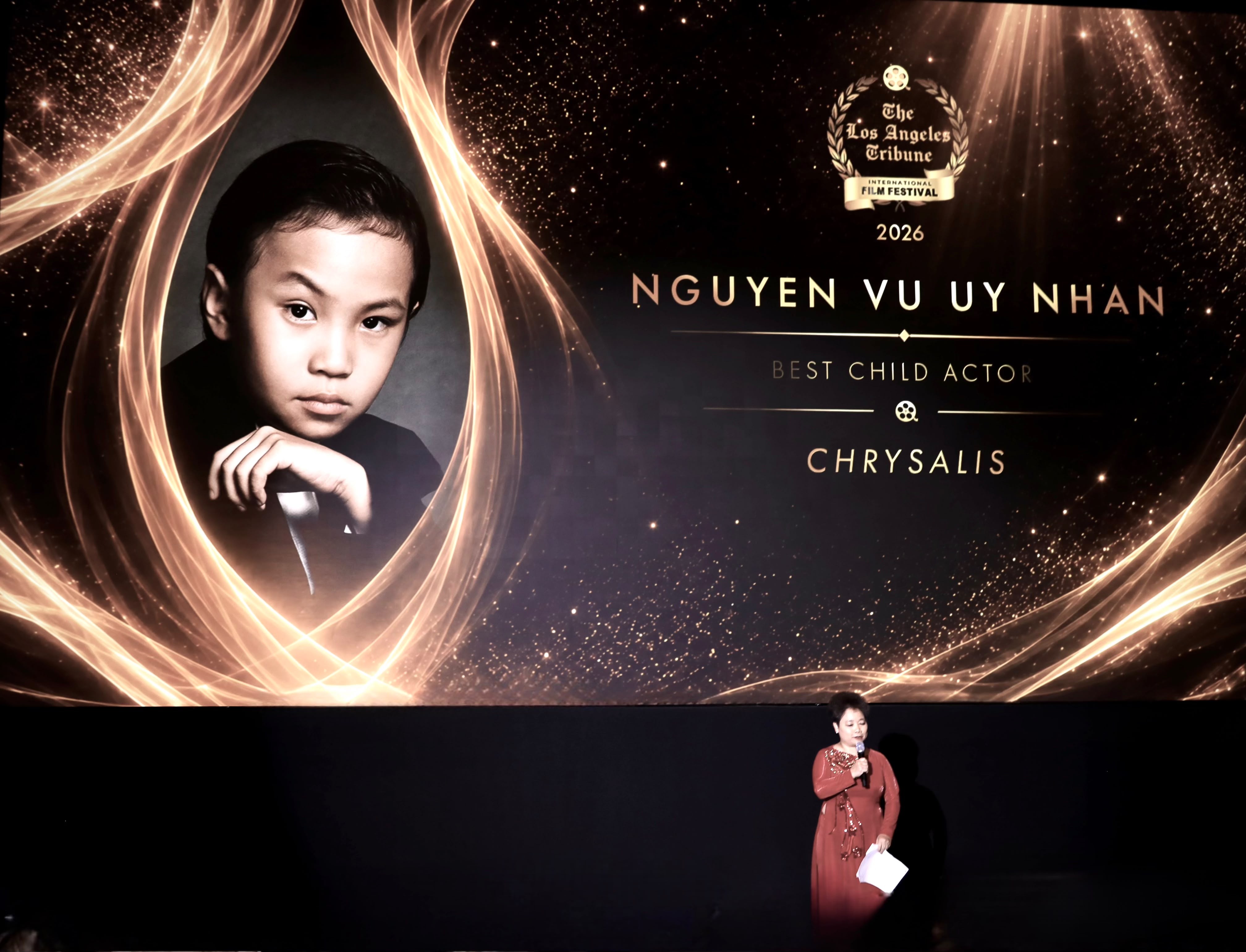 'Mãi nợ một lời tạm biệt' thắng lớn với 5 giải thưởng tại Liên hoan phim quốc tế Los Angeles Tribune, trước khi chiếu tại Việt Nam