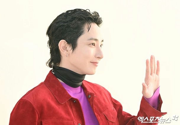 Lee Soo Hyuk bất ngờ rút khỏi bom tấn Netflix