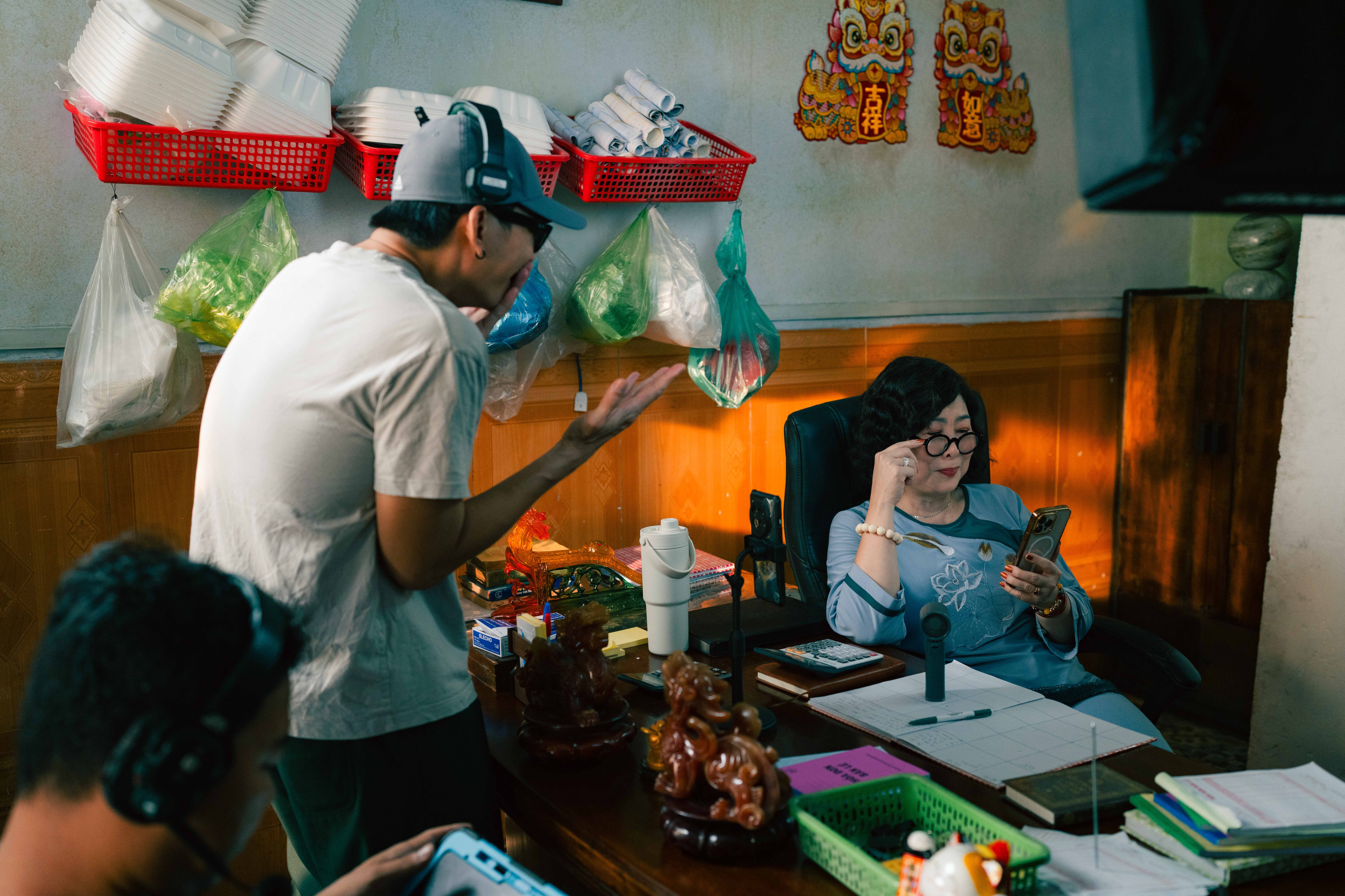 Sau 40 năm là chị em thân thiết, lần đầu tiên Hồng Đào và Hồng Vân 'trở mặt' nhau tại 'Lên hương'