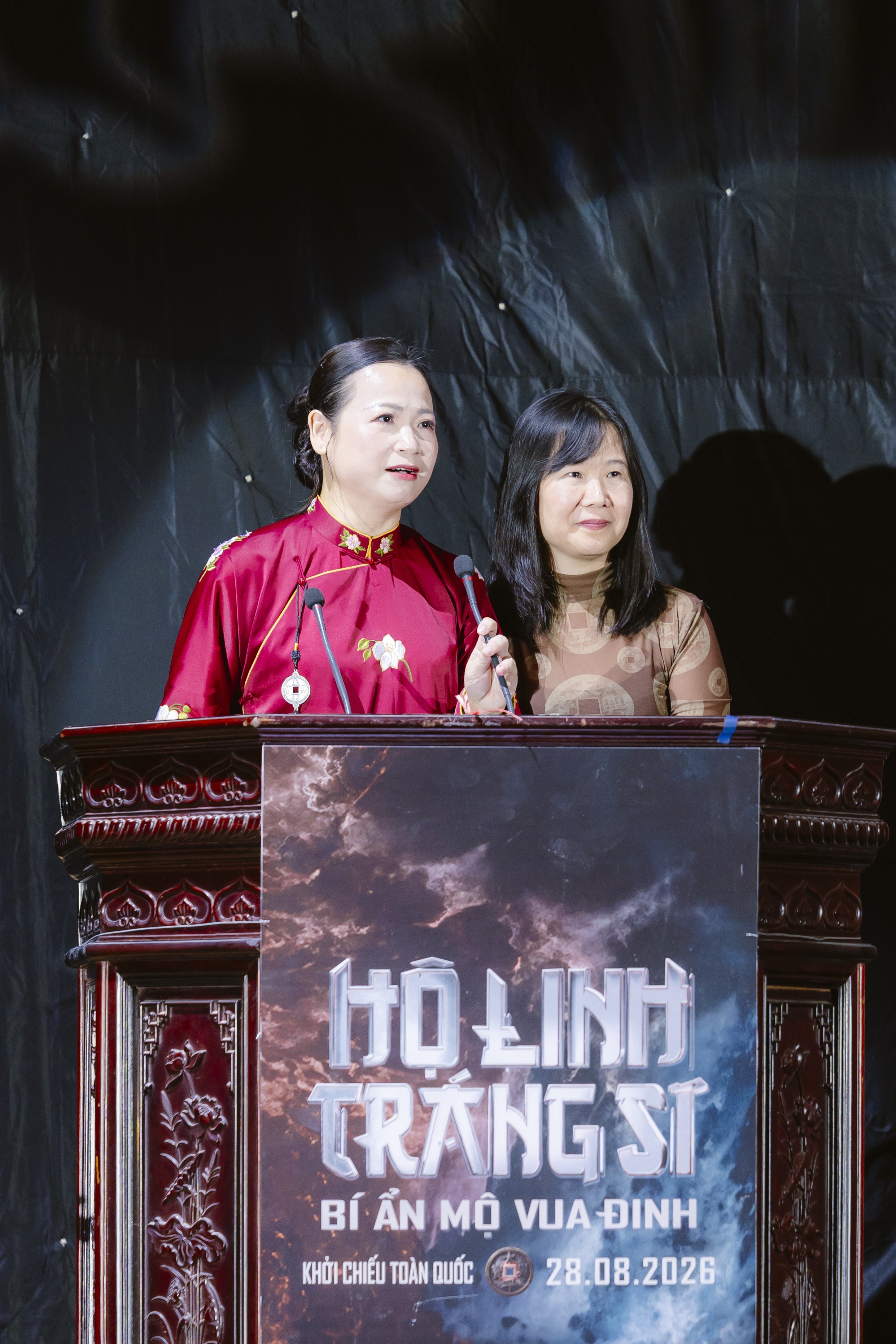 Đoàn phim 'Hộ linh tráng sĩ: Bí ẩn mộ vua Đinh' tri ân đất tổ Ninh Binh