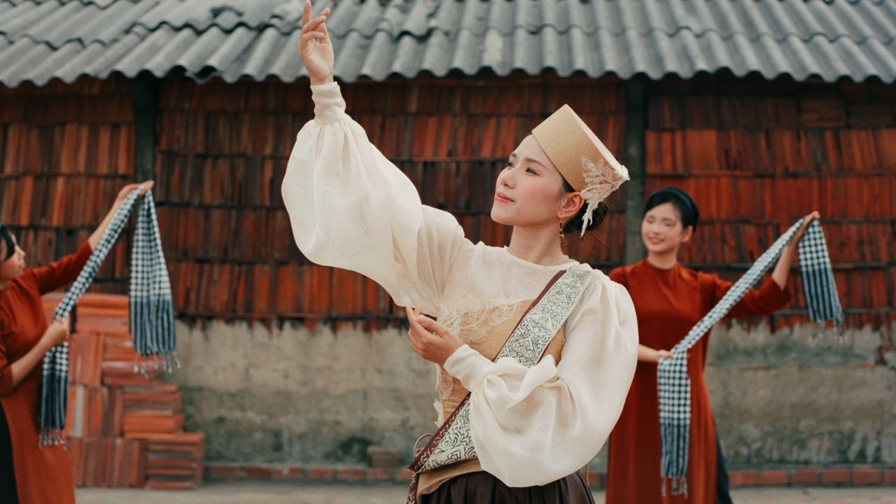 Thùy Chi cùng bố kể tình yêu miền Tây qua âm nhạc, mở màn hành trình hát về quê hương đất nước