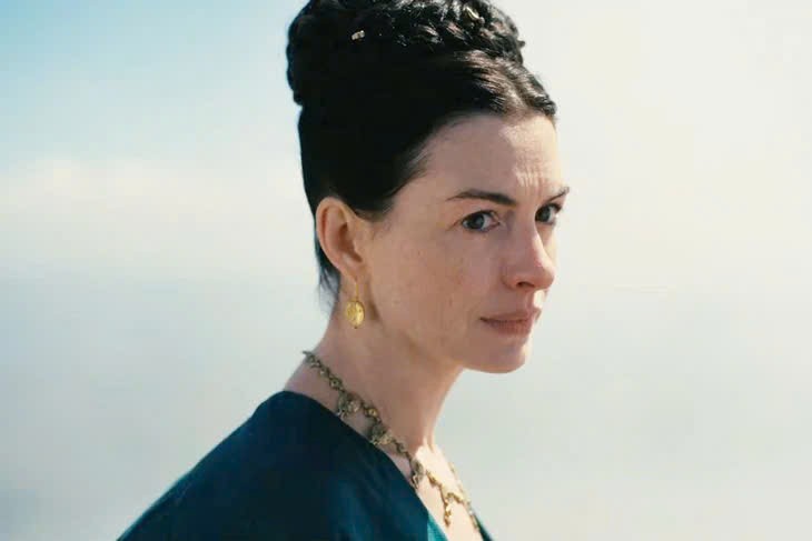 Anne Hathaway trở lại đỉnh cao Hollywood sau những năm tháng bị quay lưng