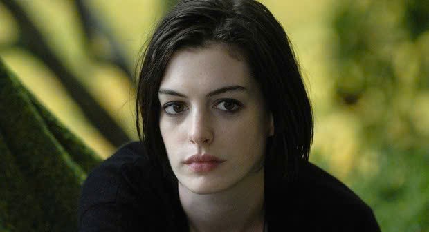 Anne Hathaway trở lại đỉnh cao Hollywood sau những năm tháng bị quay lưng