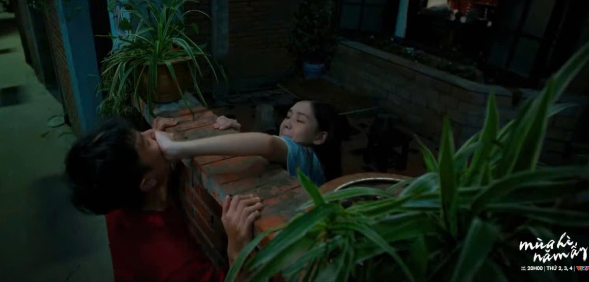 'Mùa hè năm ấy' tập 8: Tùng nổi giận khi Khánh và Phương thành đôi
