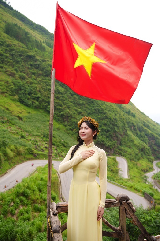 Duyên Quỳnh trình làng 'Việt Nam gấm vóc rạng ngời', góp thêm ca khúc ý nghĩa dịp 2/9