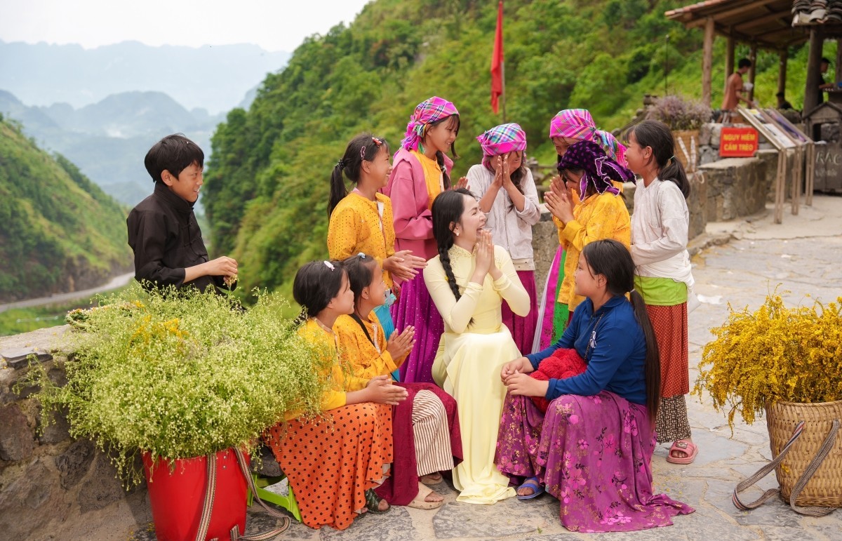 Duyên Quỳnh trình làng 'Việt Nam gấm vóc rạng ngời', góp thêm ca khúc ý nghĩa dịp 2/9