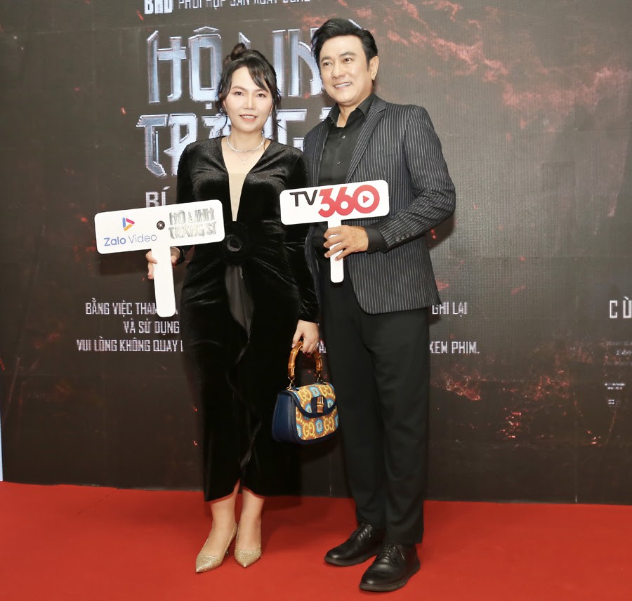 Vợ chồng Hoàng Phúc - Uyên Phương hội ngộ đồng nghiệp tại sự kiện