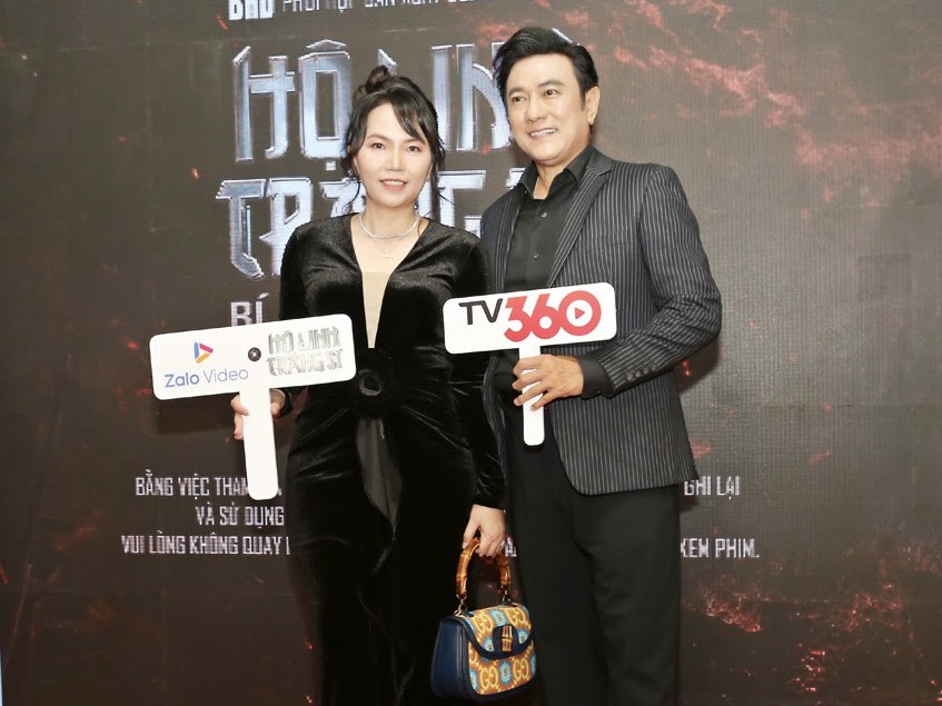 Vợ chồng Hoàng Phúc - Uyên Phương hội ngộ đồng nghiệp tại sự kiện