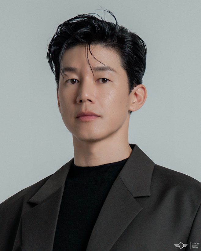 Kim Moo Yul trở lại với phim hành động Netflix