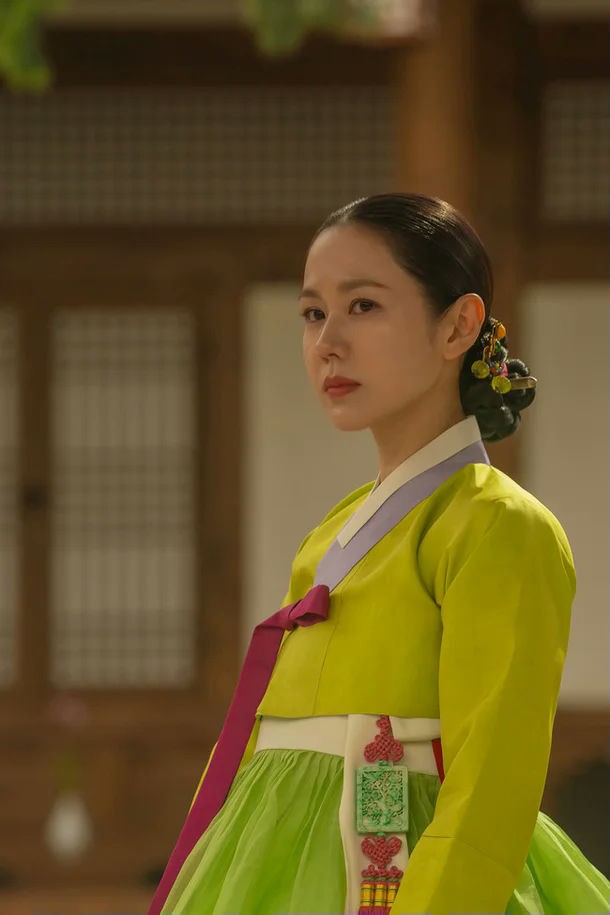 Son Ye Jin trở lại với dòng phim cổ trang trong bom tấn mới của Netflix