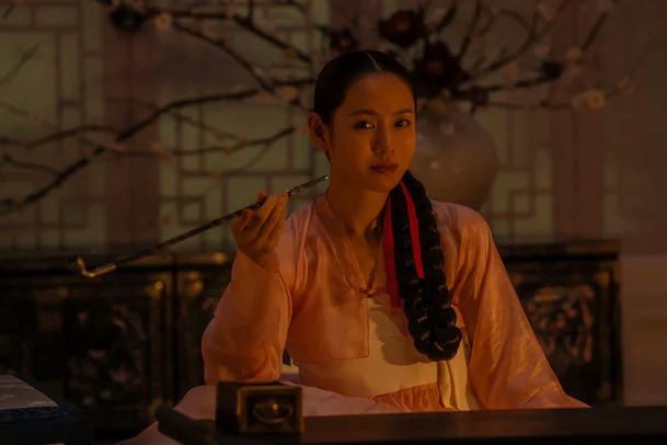 Son Ye Jin trở lại với dòng phim cổ trang trong bom tấn mới của Netflix