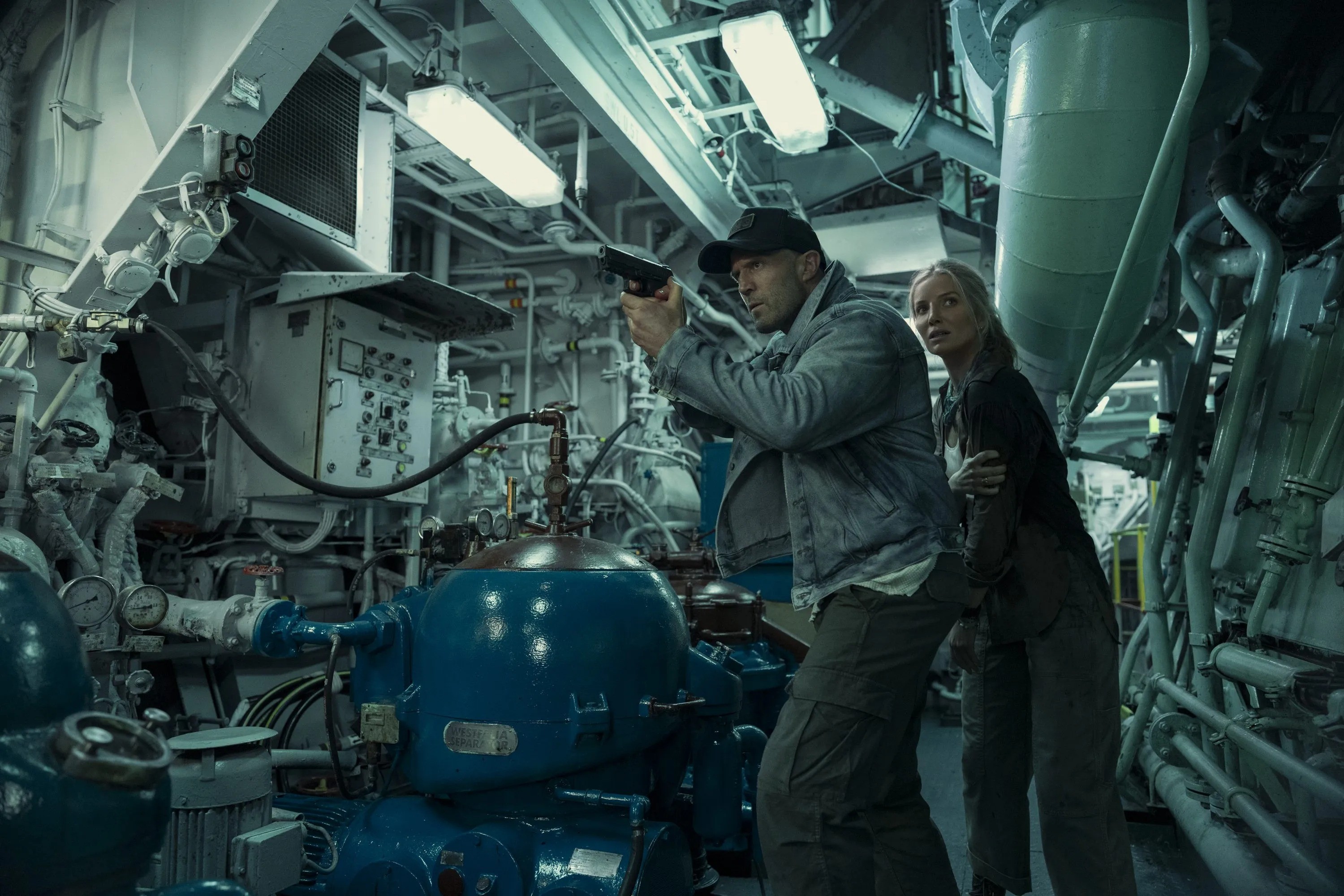Jason Statham là 'Ferrari cũ nhưng vẫn là Ferrari' trong bom tấn 'Tàu buôn người'