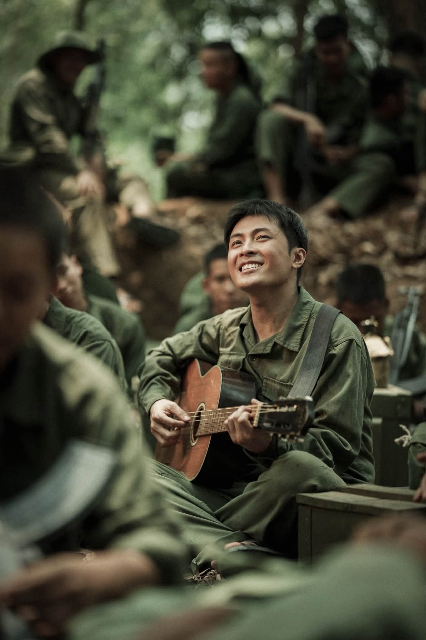 Nhạc phim 'Rực rỡ' do Cody Nam Võ hát chưa hạ nhiệt, 'Nghỉ hè sợ nghỉ hưu' ra mắt ca khúc của NSƯT Cao Minh và Gin Tuấn Kiệt