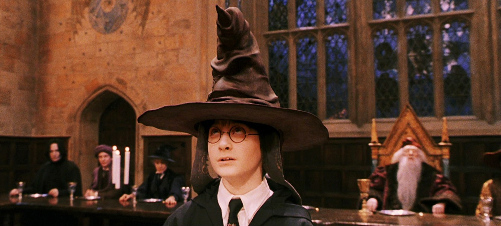 'Harry Potter và Hòn đá phù thủy' trở lại sau 25 năm, cùng nhìn lại những dấu ấn làm nên franchise huyền thoại