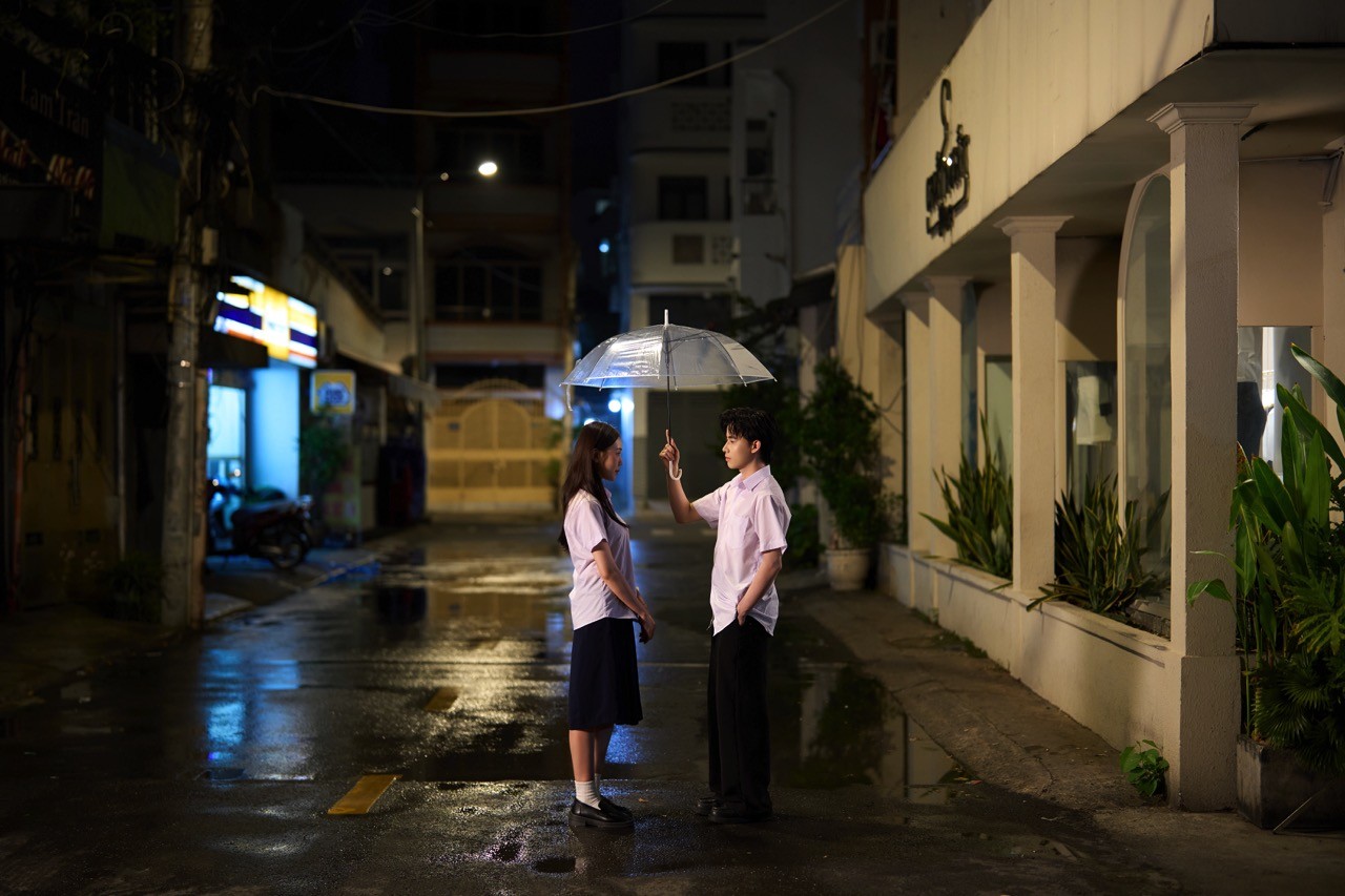 Từ rung động đến buông bỏ, Doãn Hiếu kể câu chuyện trưởng thành qua EP 'Nhẹ nhõm'