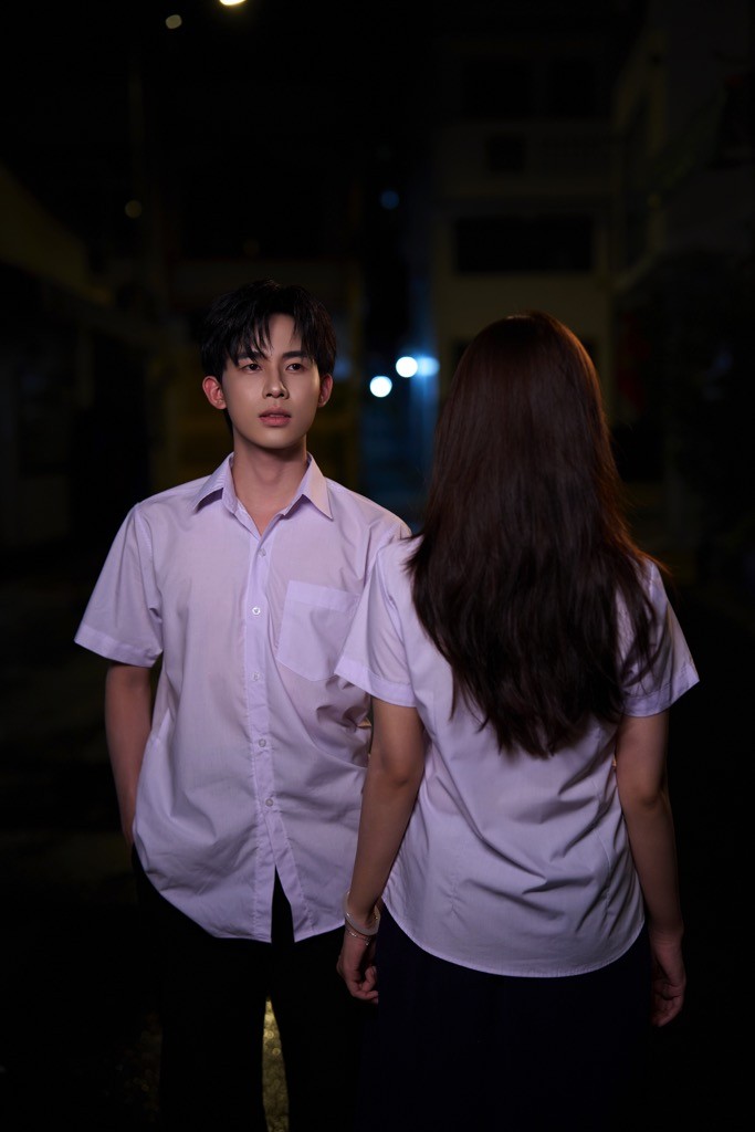 Từ rung động đến buông bỏ, Doãn Hiếu kể câu chuyện trưởng thành qua EP 'Nhẹ nhõm'