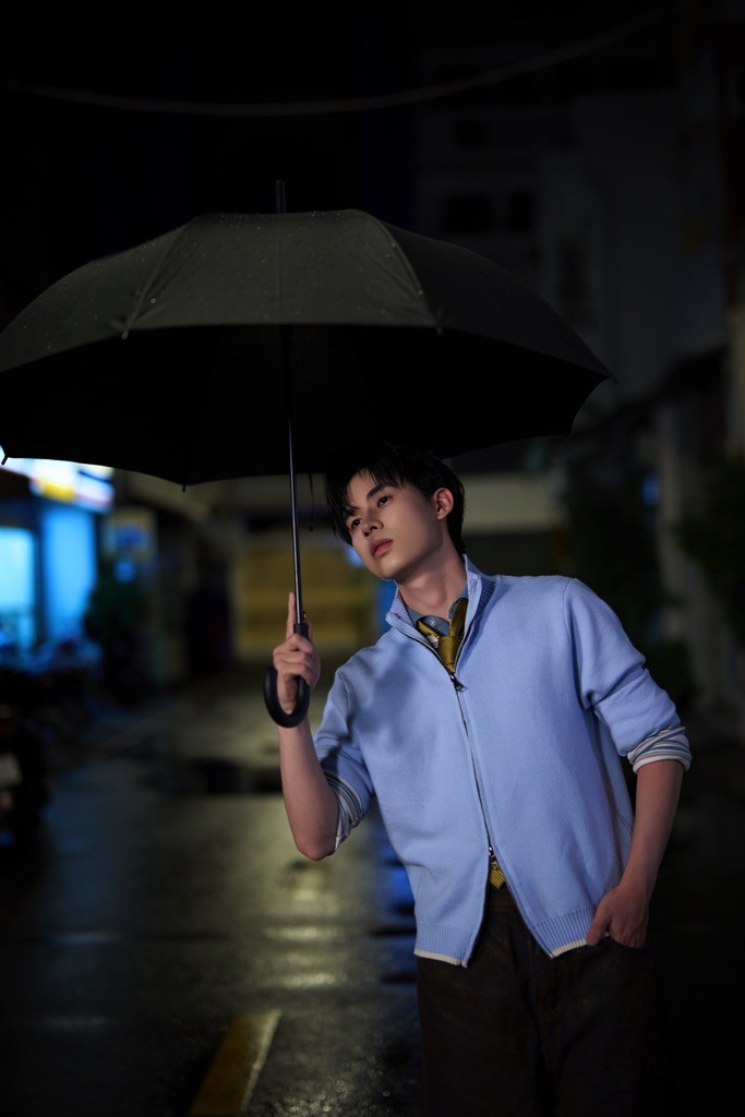 Từ rung động đến buông bỏ, Doãn Hiếu kể câu chuyện trưởng thành qua EP 'Nhẹ nhõm'