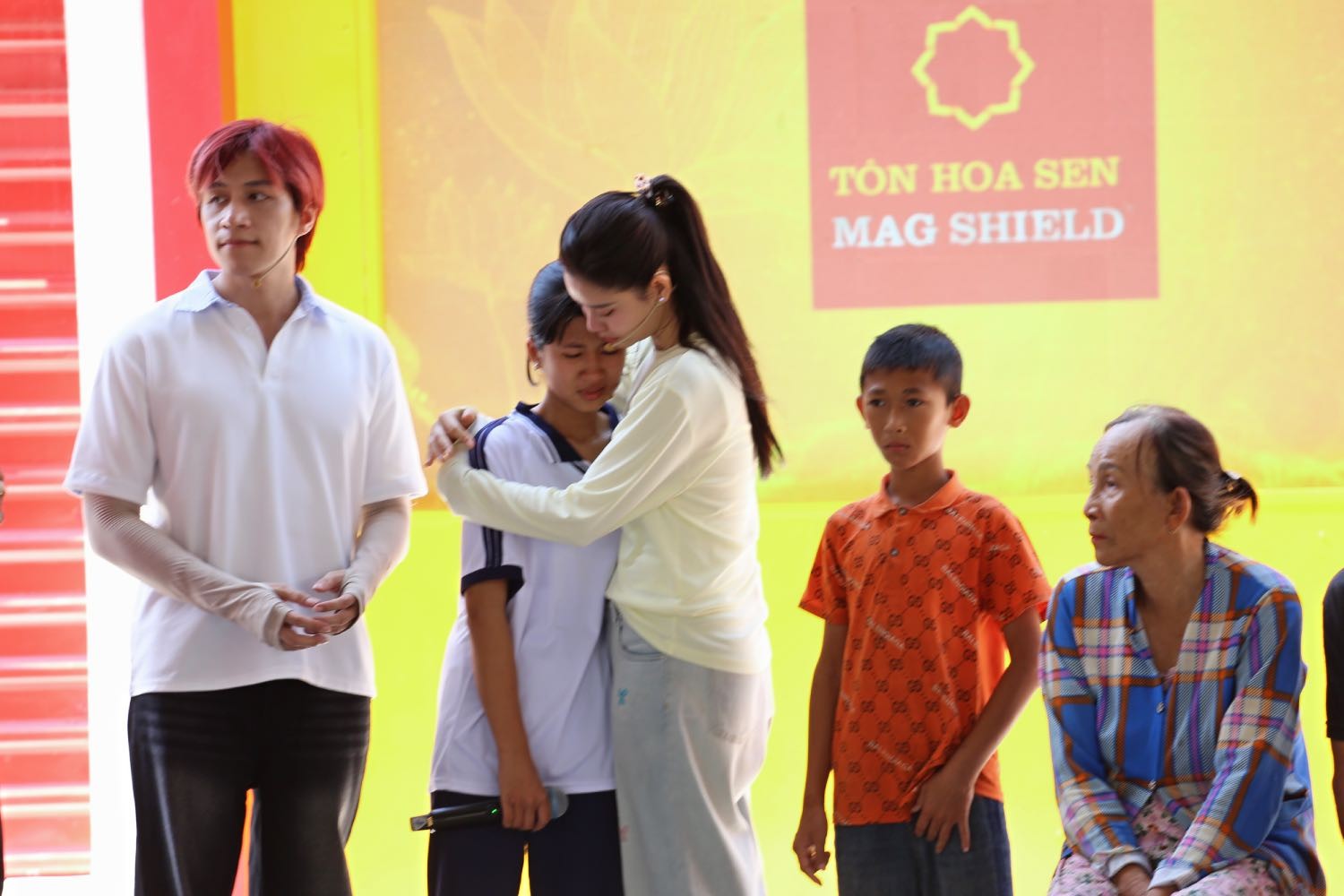 'Mái ấm gia đình Việt': Thái Vũ, Trương Quỳnh Anh xót xa trước những đứa trẻ sớm thiếu vắng tình cha mẹ