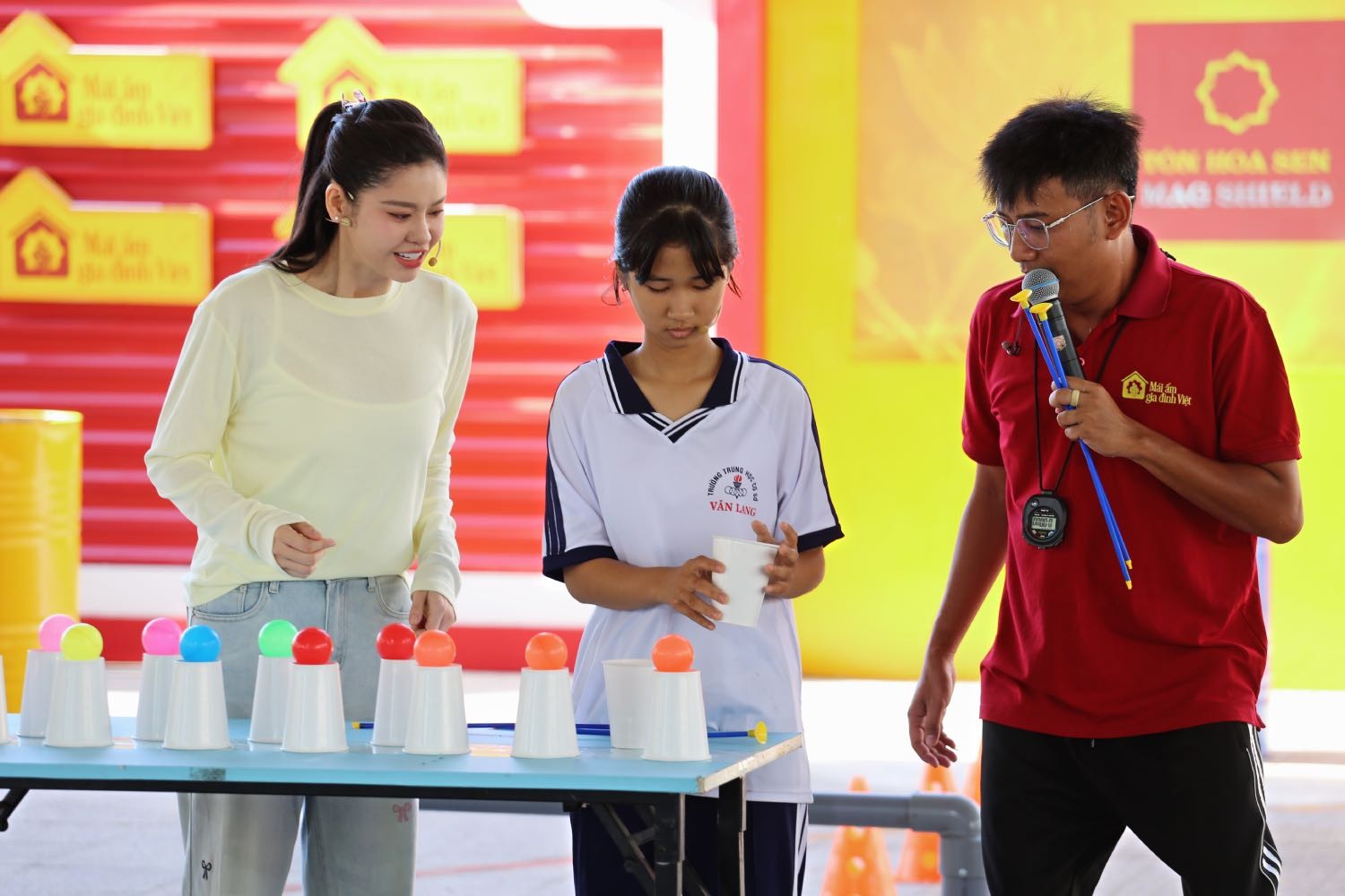 'Mái ấm gia đình Việt': Thái Vũ, Trương Quỳnh Anh xót xa trước những đứa trẻ sớm thiếu vắng tình cha mẹ