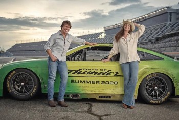 Anne Hathaway đồng hành cùng Tom Cruise trong màn tái xuất của 'Days of Thunder'