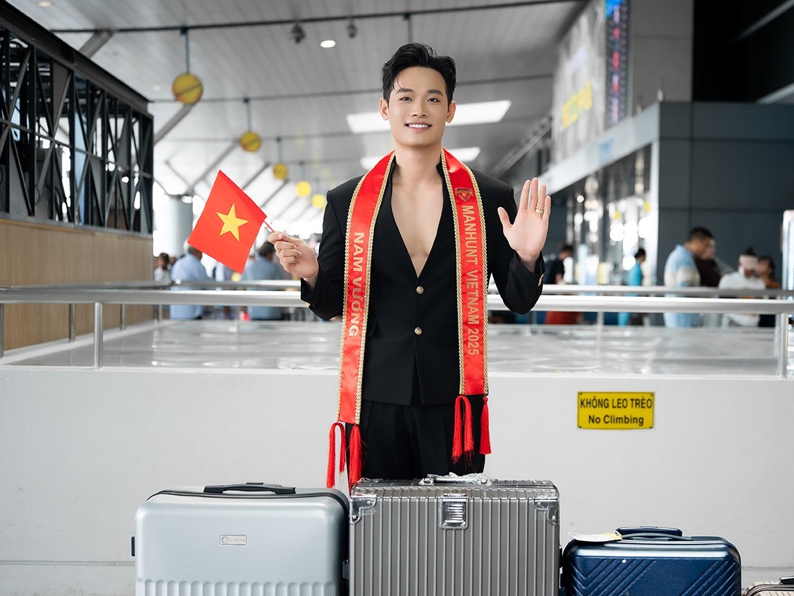 Trần Tiến Dũng mang 90kg hành lý tham dự 'Manhunt International 2026'