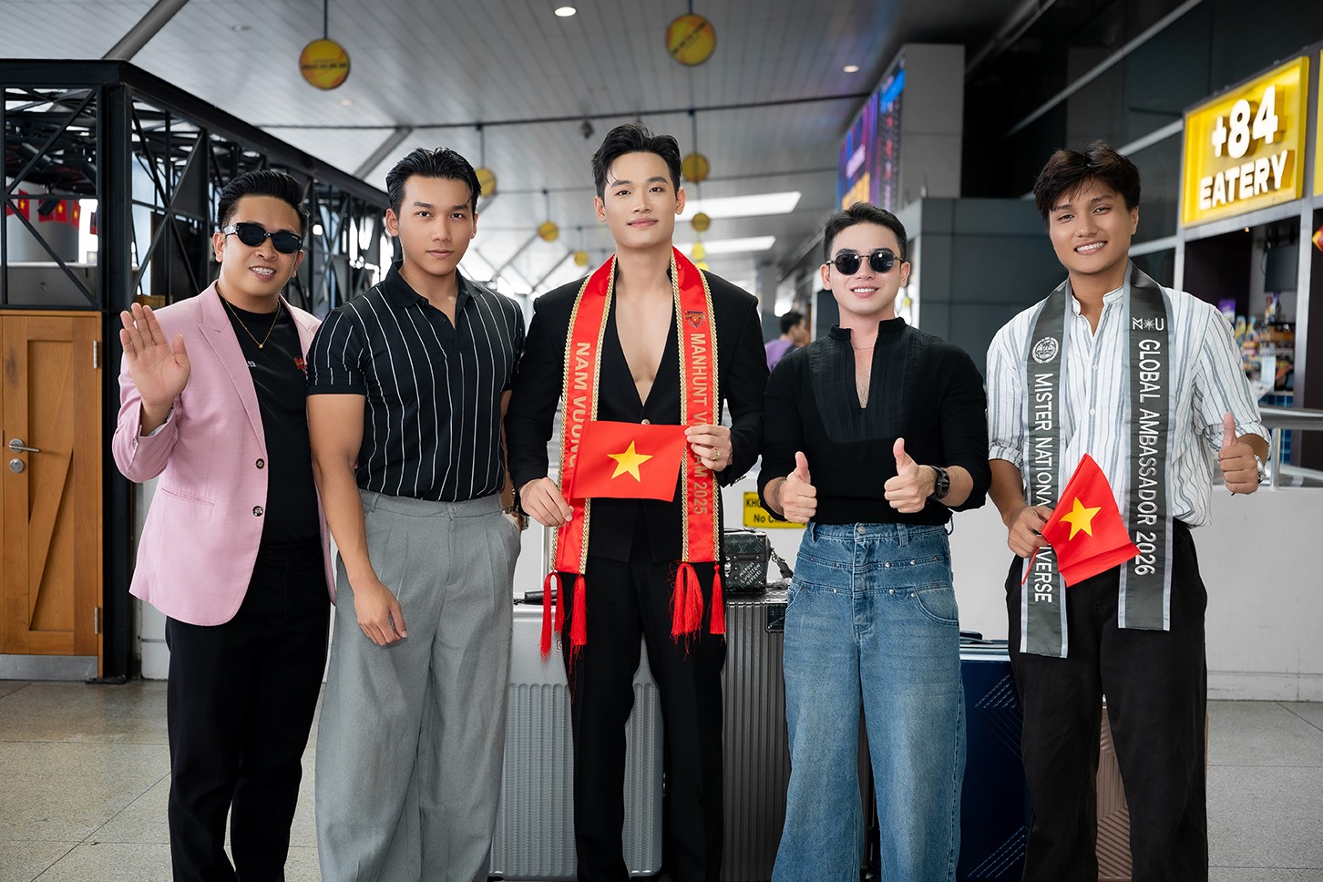 Trần Tiến Dũng mang 90kg hành lý tham dự 'Manhunt International 2026'