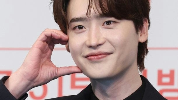 Lee Jong Suk rút khỏi dự án tình cảm được mong đợi