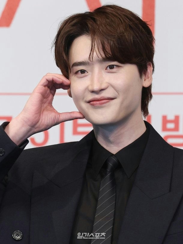 Lee Jong Suk rút khỏi dự án tình cảm được mong đợi