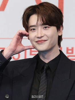 Lee Jong Suk rút khỏi dự án tình cảm được mong đợi