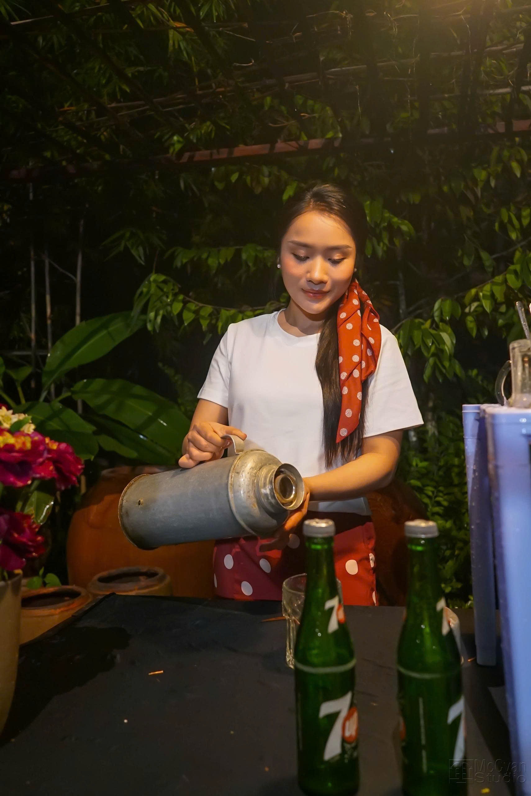 Á quân 'Thần tượng Bolero' Hồ Phương Liên 'đội mưa' 12 tiếng để mang đến màu sắc mới trong âm nhạc