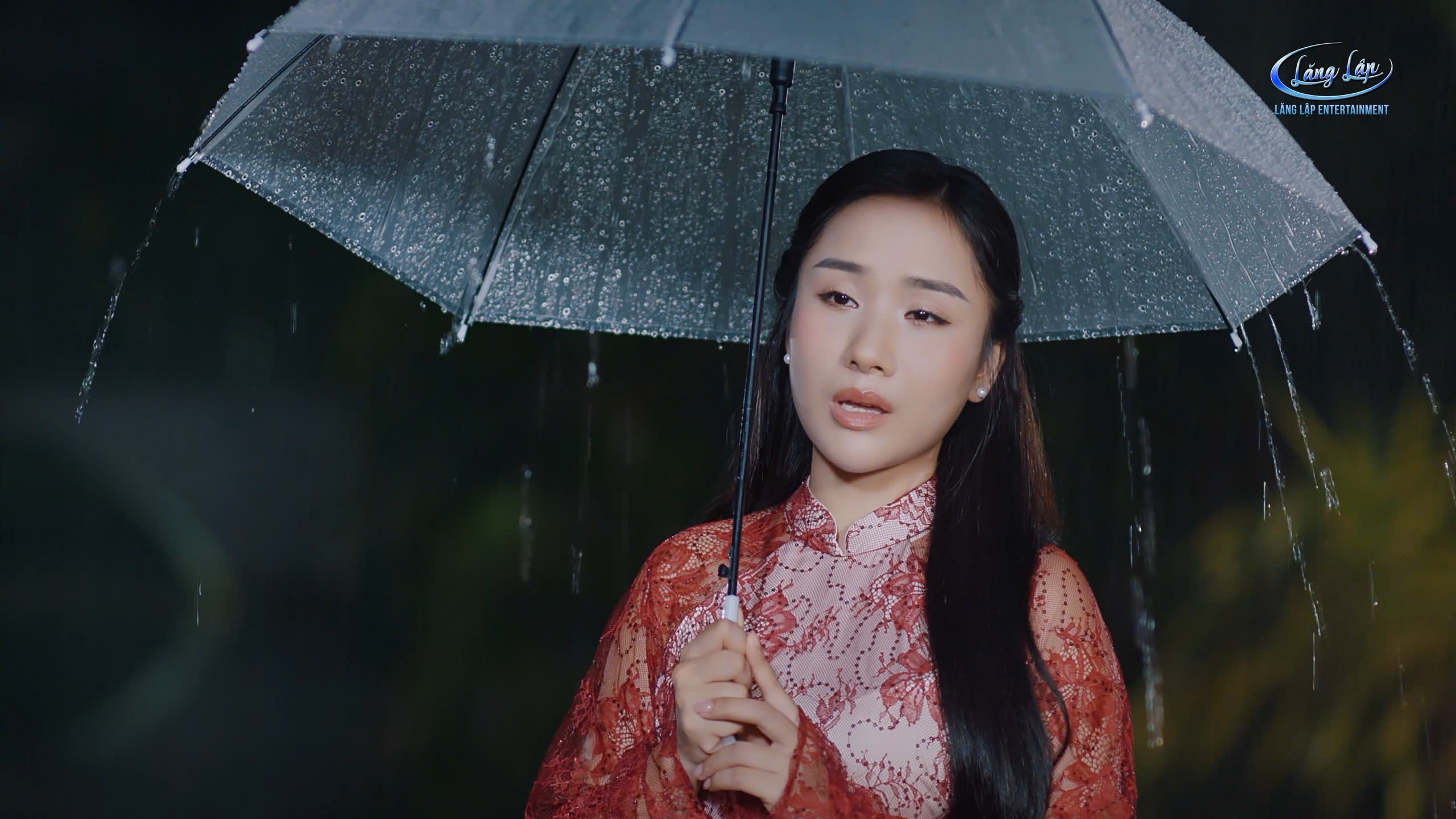 Á quân 'Thần tượng Bolero' Hồ Phương Liên 'đội mưa' 12 tiếng để mang đến màu sắc mới trong âm nhạc