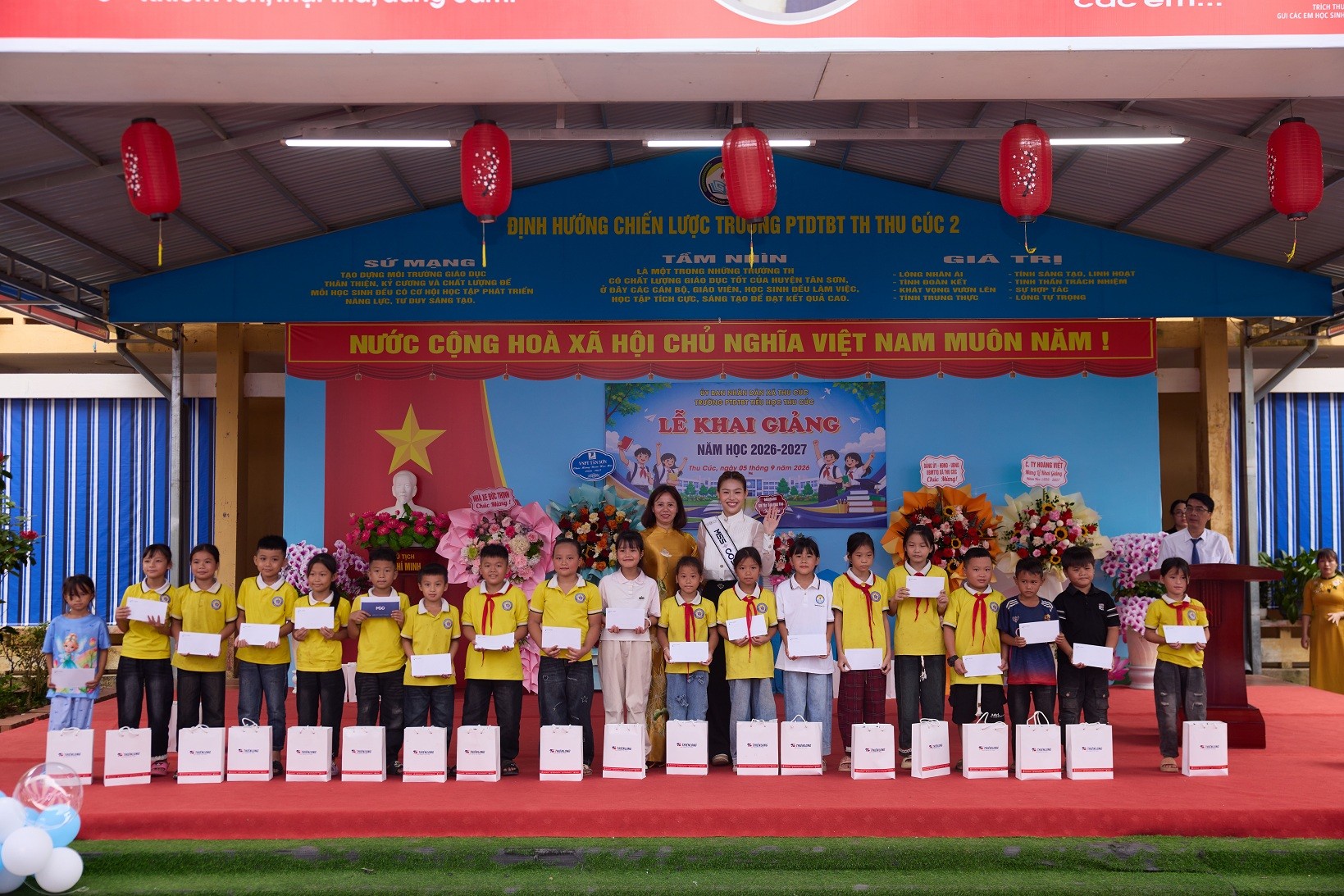 Á hậu Đỗ Cẩm Ly trao 100 suất học bổng và quà tặng tại quê nhà, khởi động dự án cộng đồng 'Caravan cho em - Caravan For Youth'