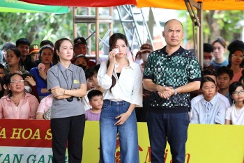 Tiến Luật, Huỳnh Lập, Sam xúc động trước nghị lực của những em nhỏ tại 'Mái ấm gia đình Việt'