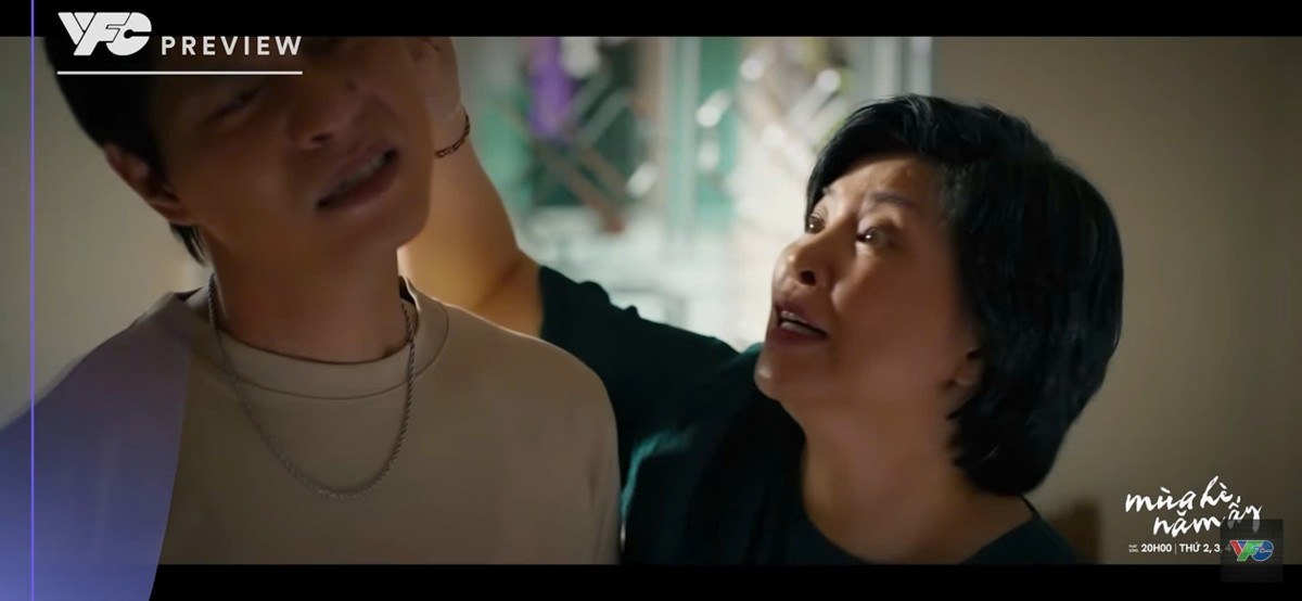 'Mùa hè năm ấy' tập 15: Mẹ Phương nhiệt tình 'chấm' Tùng Jun khiến Phương ngượng ngùng