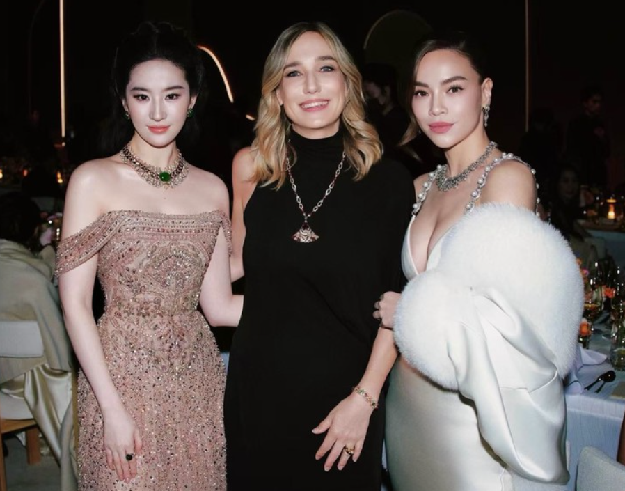 Phản ứng của Hồ Ngọc Hà khi Lưu Diệc Phi cắt khỏi ảnh chung
