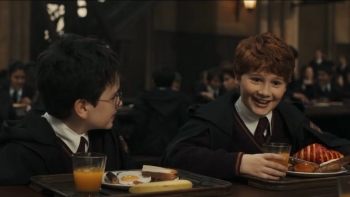 ‘Harry Potter’ bản truyền hình và tranh luận về bàn tiệc Hogwarts
