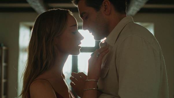 Jake Gyllenhaal và Phoebe Dynevor thành đôi trong phim mới 'Điều còn lại' của bậc thầy kinh dị M. Night Shyamalan