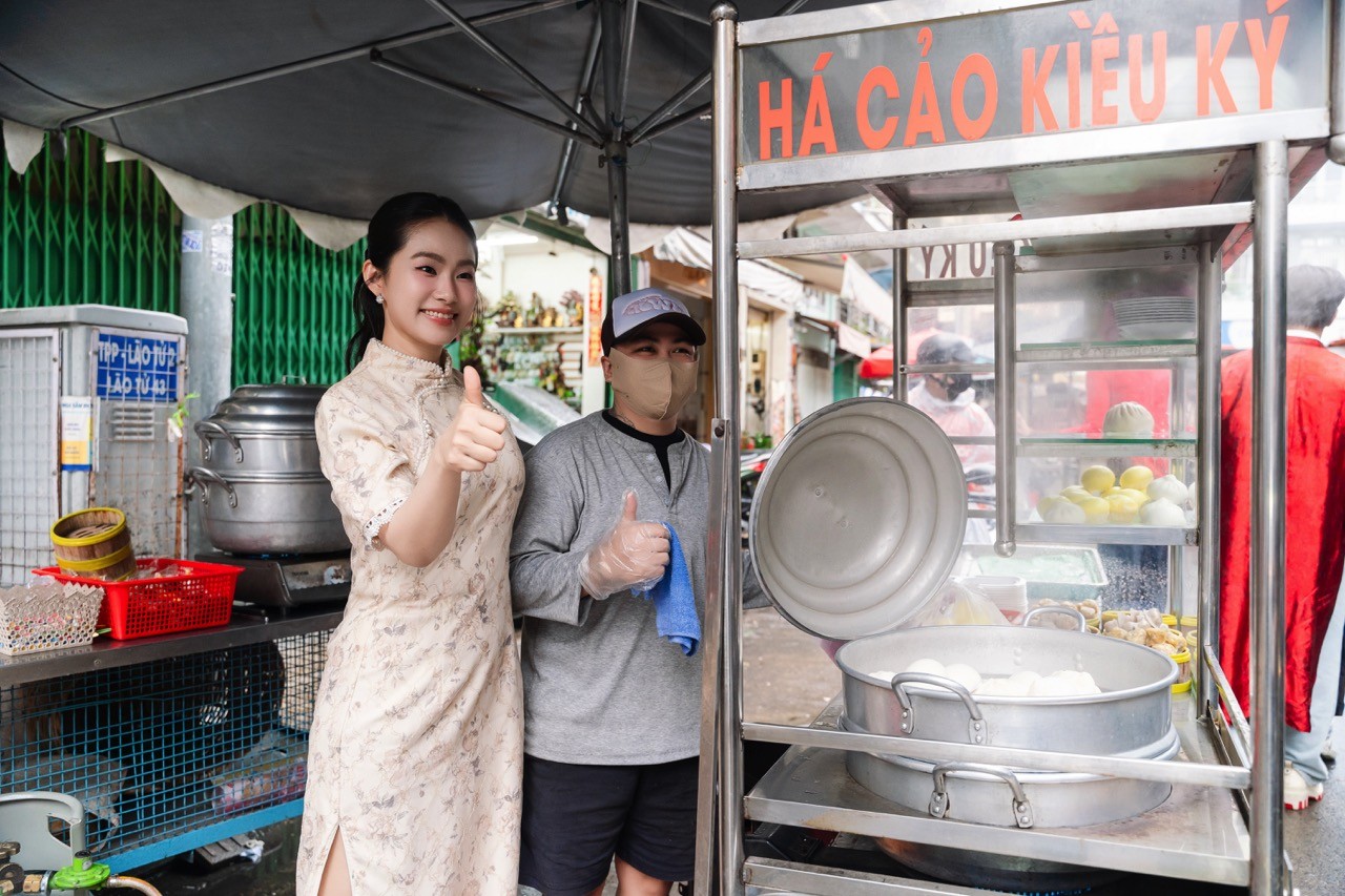 'Wow Ho Chi Minh City': Hoa hậu Khánh Vân cùng Lâm Vỹ Dạ, Lương Bích Hữu, S.T Sơn Thạch 'ăn sập' phố người Hoa