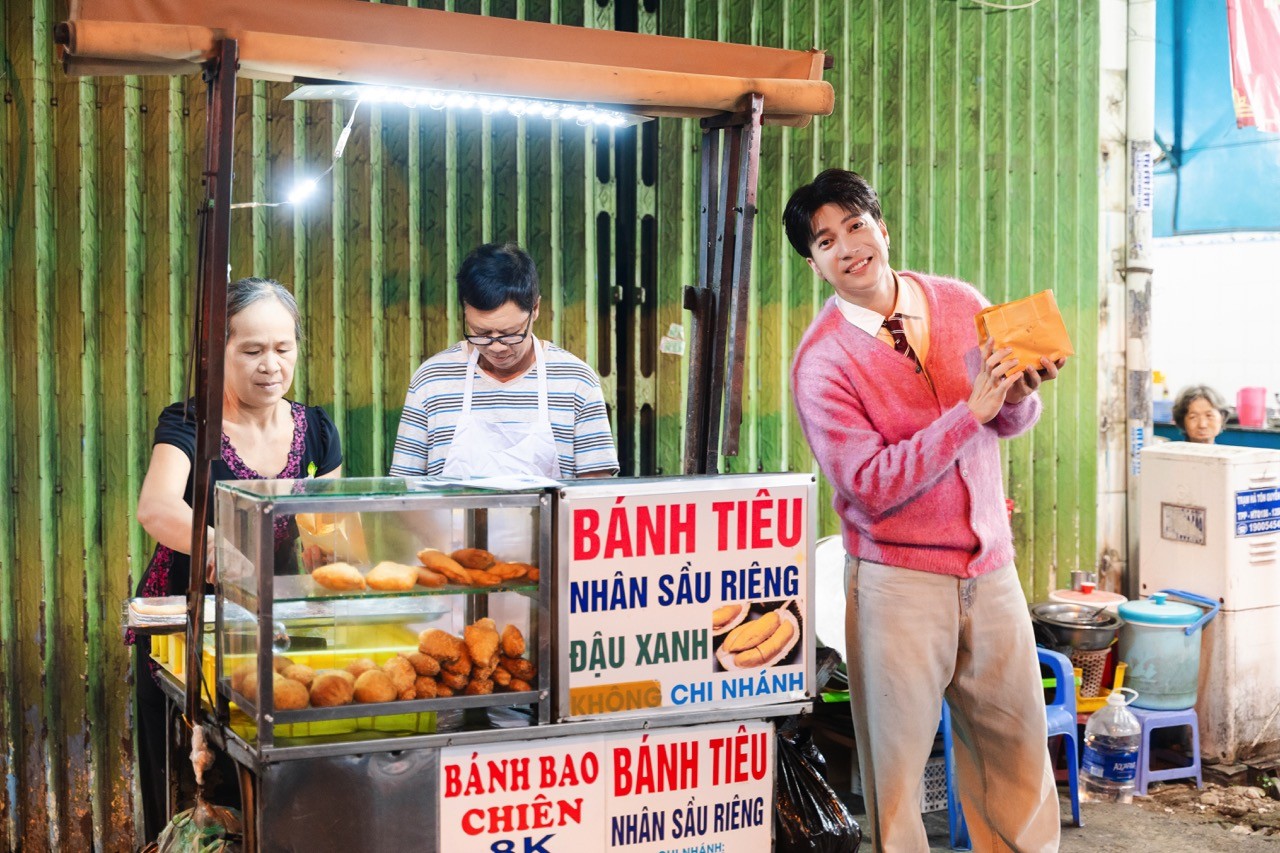 'Wow Ho Chi Minh City': Hoa hậu Khánh Vân cùng Lâm Vỹ Dạ, Lương Bích Hữu, S.T Sơn Thạch 'ăn sập' phố người Hoa