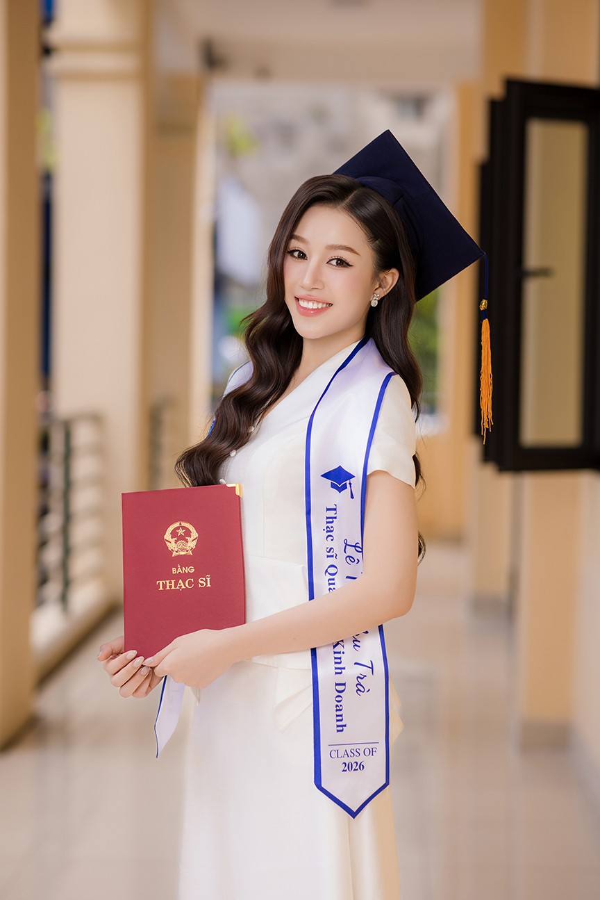 Á hậu Lê Thu Trà nhận bằng Thạc sĩ trước thềm dự thi 'Miss Intercontinental 2026'