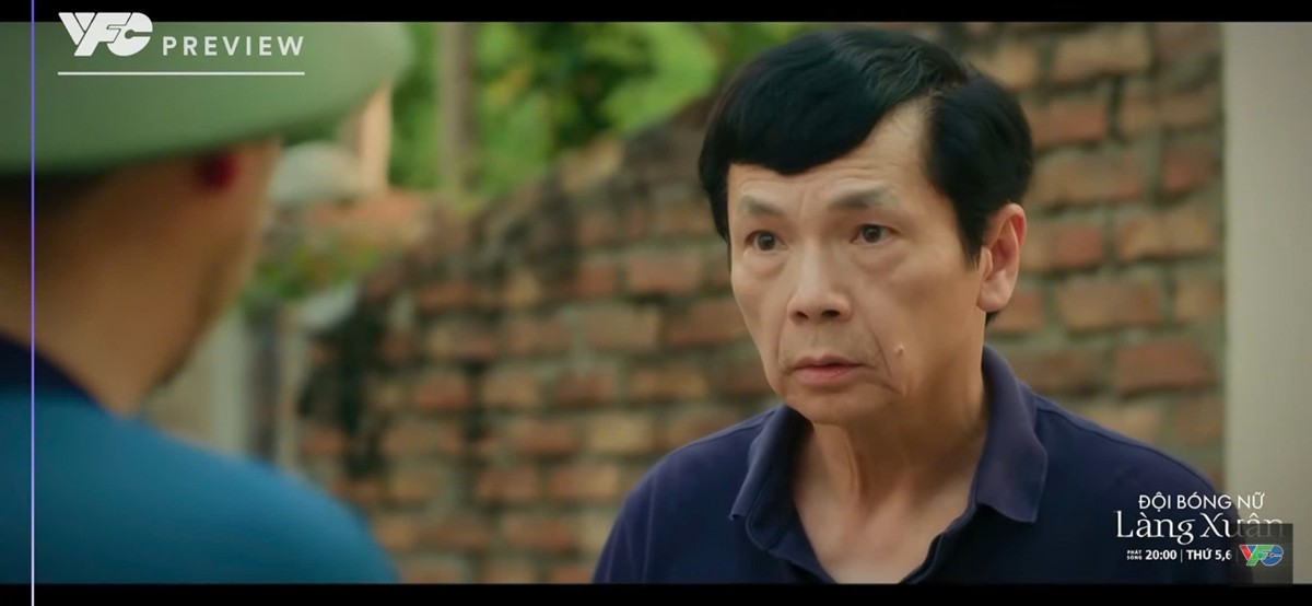 'Đội bóng nữ làng Xuân' tập 6: Quốc đưa con trai đến nhà ông Khiêm 'ăn vạ'