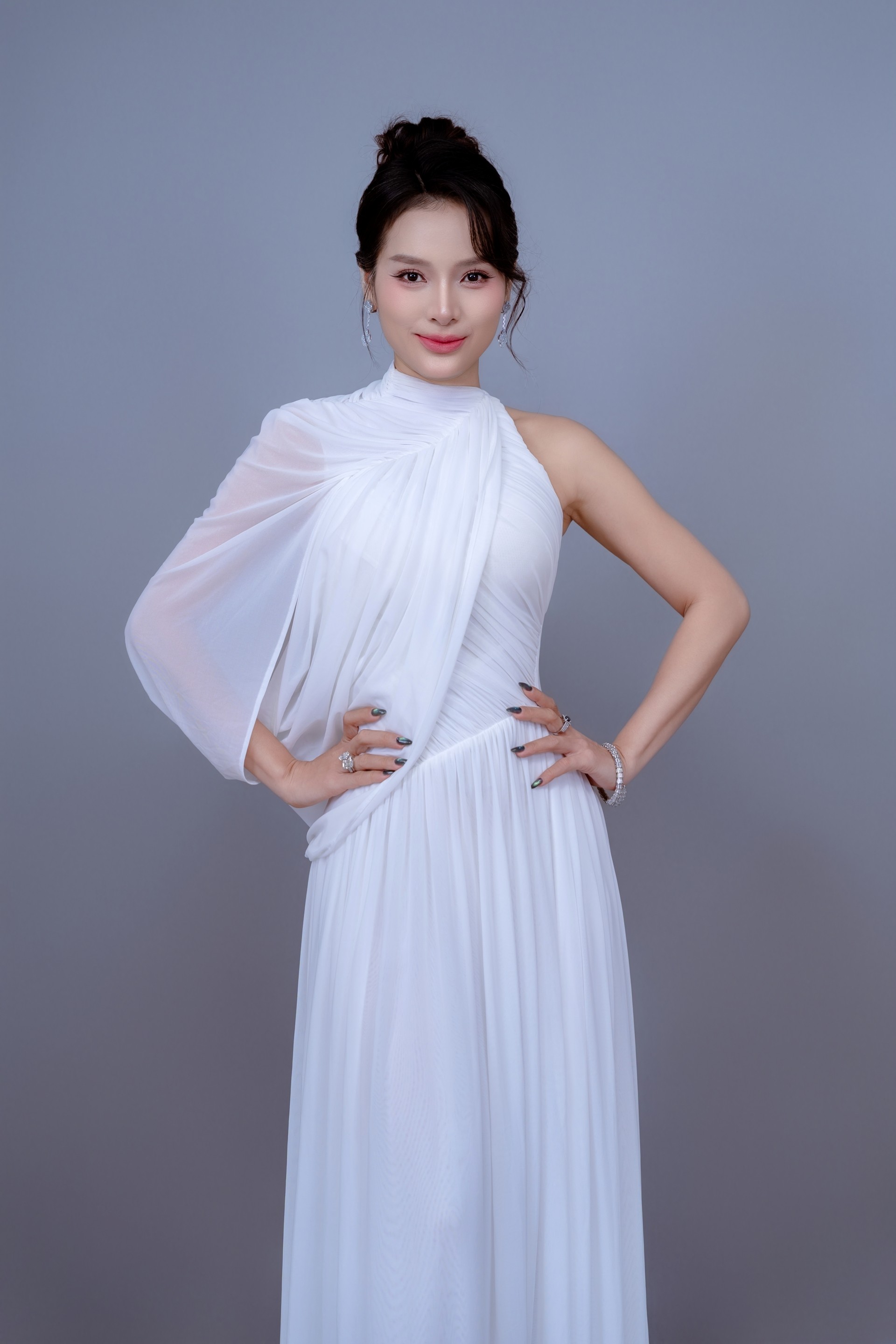 Phương Trinh Jolie trải qua áp lực 'nghệ sĩ kinh doanh online'