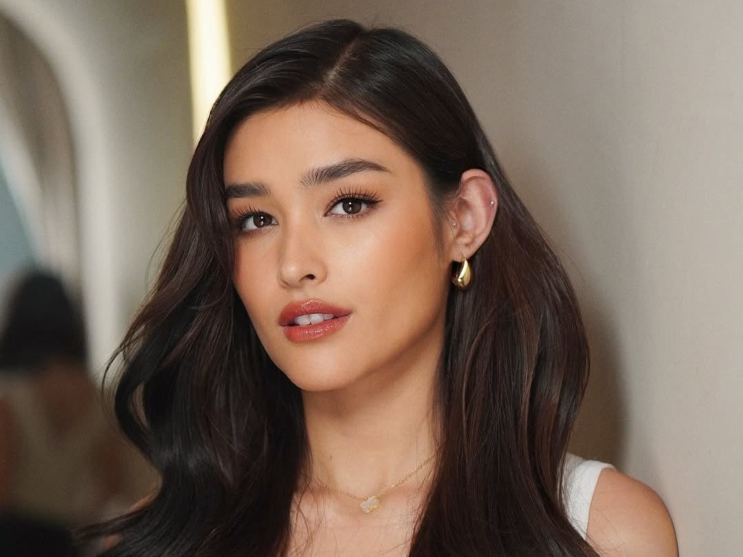 'Mỹ nhân đẹp nhất thế giới 2017' Liza Soberano và hành trình chinh phục Hollywood với 'Hòn đảo quên lãng'