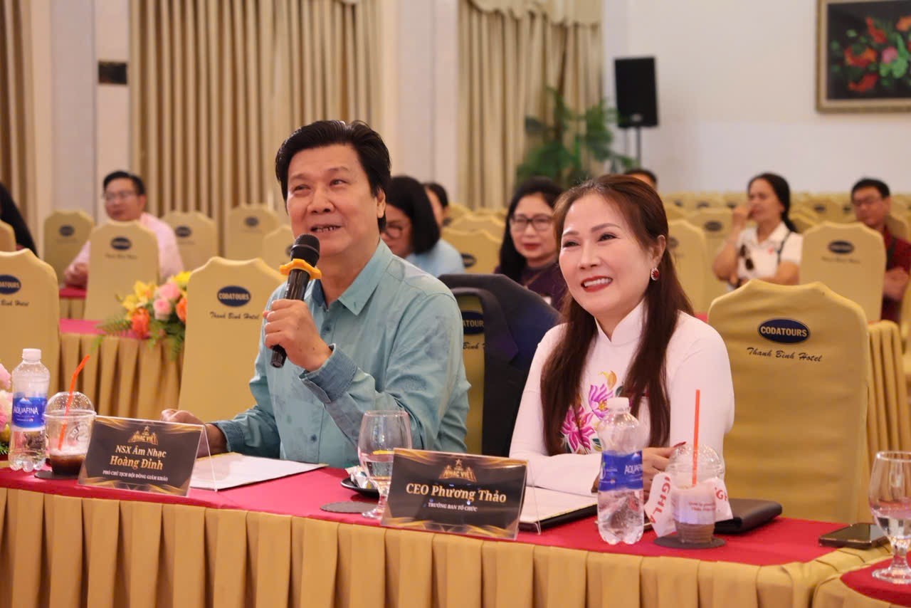 NSND Thái Bảo hướng dẫn các thí sinh tìm ra giá trị của cuộc thi 'Tìm kiếm tài năng âm nhạc Việt'