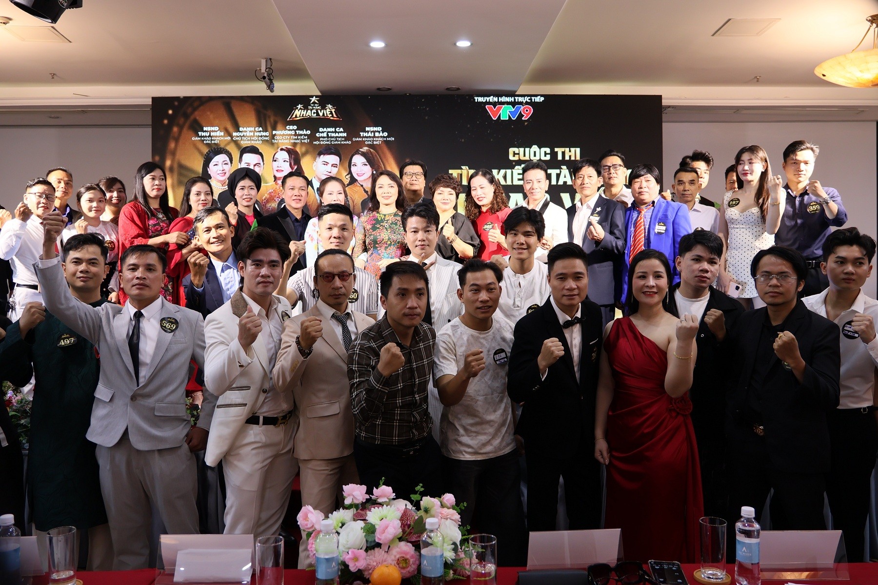 NSND Thái Bảo hướng dẫn các thí sinh tìm ra giá trị của cuộc thi 'Tìm kiếm tài năng âm nhạc Việt'