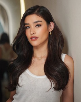 'Mỹ nhân đẹp nhất thế giới 2017' Liza Soberano và hành trình chinh phục Hollywood với 'Hòn đảo quên lãng'