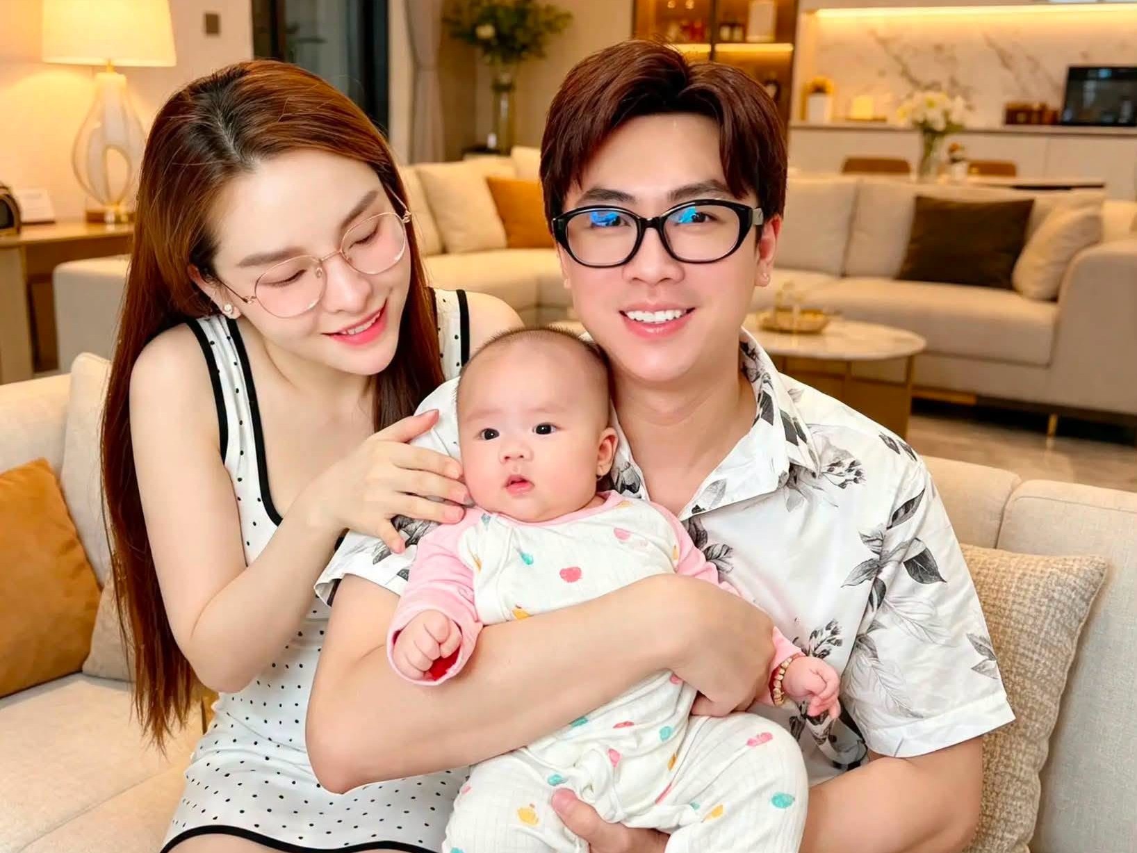 Ca sĩ Hồ Việt Trung: Tôi thấy mình cố gắng 200% công lực để lo cho gia đình nhỏ của mình…
